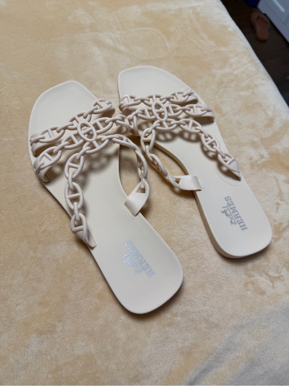 Her her Ivory Chain-Link Toe-Post Sandals for Women